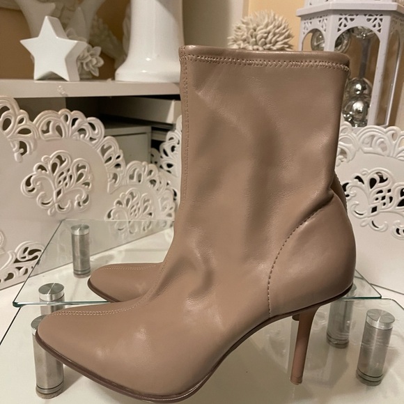Zara soft leather boots with 4 inches pencils heels. - Picture 2 of 13